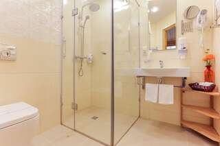 Гостиница Курорт «Дом у моря» Озерки НОМЕР DELUXE PANORAMIC FOREST VIEW с большим балконом-4
